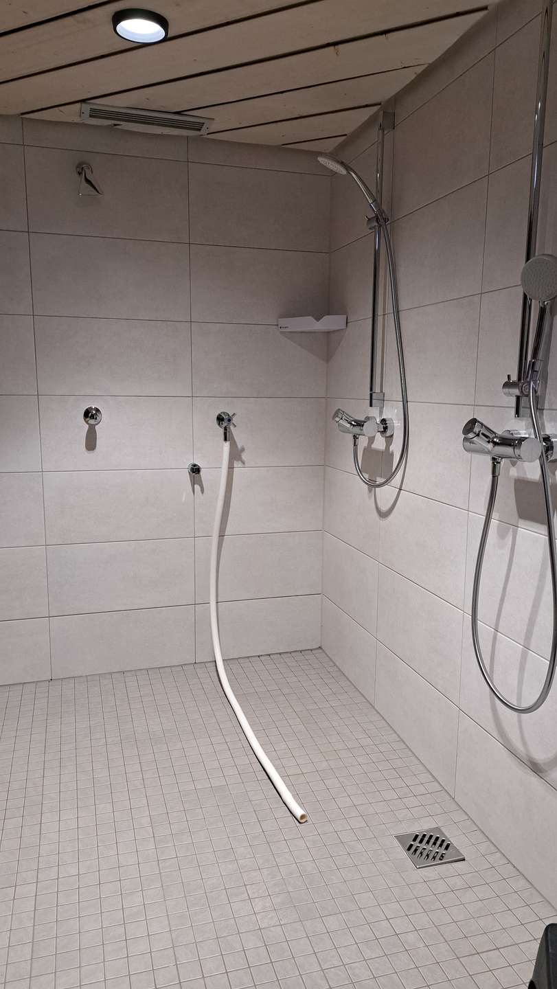 Duschbereich Schwimmbad